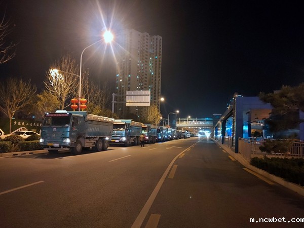 1584666724290256.jpg 夜间土方施工02.jpg