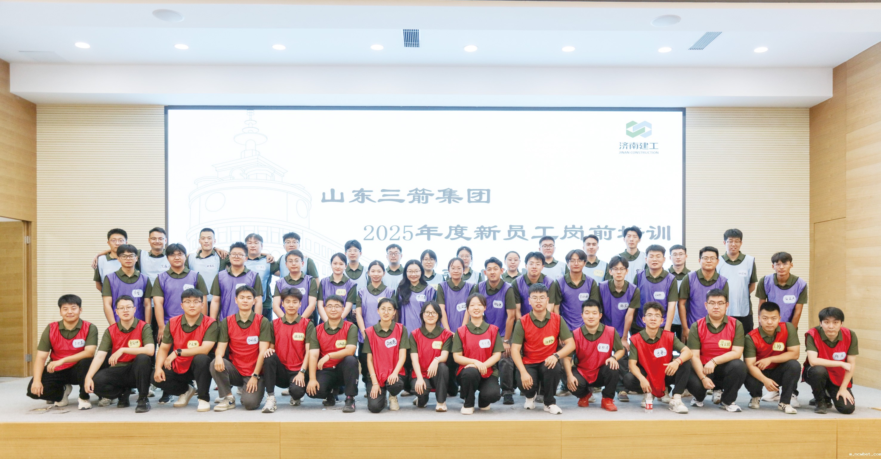 开头新生大合照 开头新生大合照