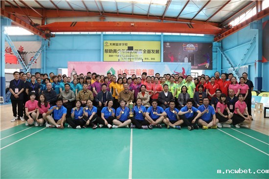 一拍即出 谁与争锋――山东点点taptap国际第五届“ncwbet.com杯”职工羽毛球比赛圆满结束